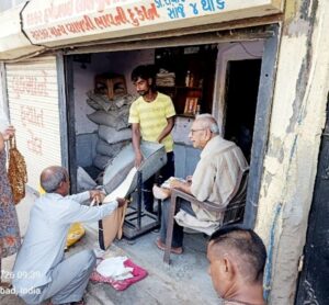 गुजरात में राशन दुकानदारों का कमीशन बढ़ा, अब गेहूं-चावल वितरण पर मिलेगा ₹185 प्रति क्विंटल