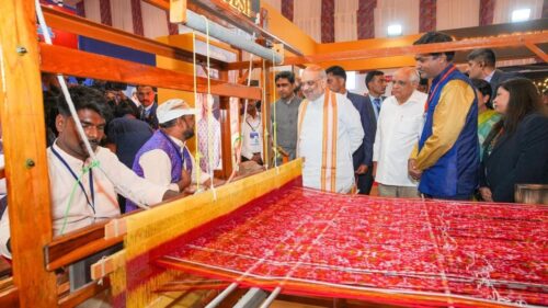 12वाँ राष्ट्रीय हथकरघा दिवस: गुजरात के 12,000 से अधिक बुनकरों को मिला संबल, 51.07 करोड़ रुपये से अधिक का कारोबार