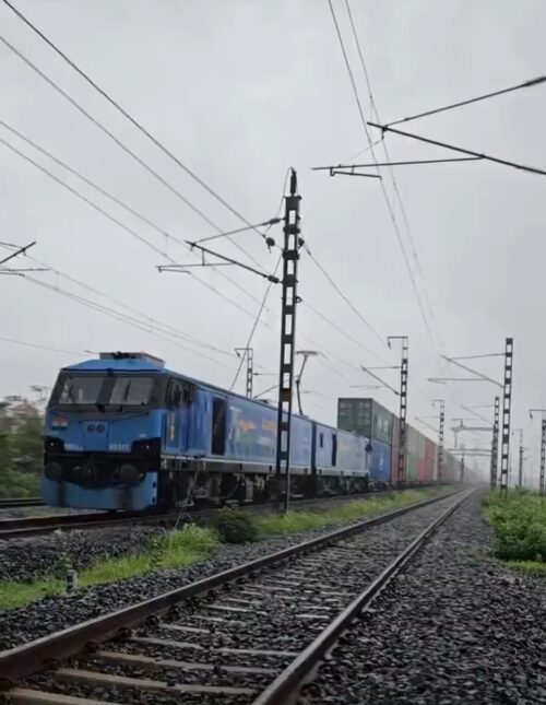 जेएनपीटी से वडोदरा के लिए पहली डबल-स्टैक लॉन्ग-हॉल कंटेनर ट्रेन रवाना
