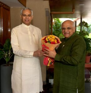 राज्यपाल आचार्य देवव्रत से मुख्यमंत्री भूपेंद्रभाई पटेल ने की शिष्टाचार भेंट