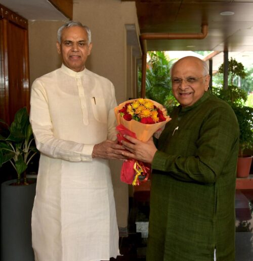 राज्यपाल आचार्य देवव्रत से मुख्यमंत्री भूपेंद्रभाई पटेल ने की शिष्टाचार भेंट