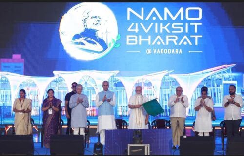 PM मोदी ने वडोदरा में 35 हजार करोड़ रुपए से अधिक के विकास कार्यों का किया लोकार्पण-शिलान्यास