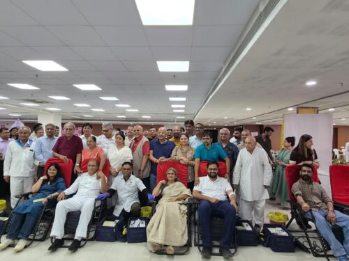 Harish Patel Donates Blood for the 300th Time in Ahmedabad