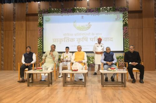 प्राकृतिक खेती को जन-जन तक पहुंचाने में मीडिया निभाए महत्वपूर्ण भूमिका : आचार्य देवव्रत