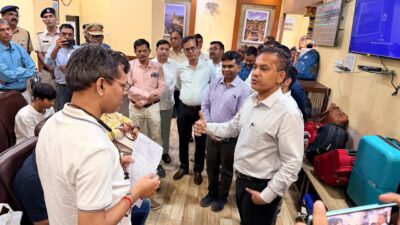 वडोदरा में ‘रेल जन संवाद’ आयोजित, स्वच्छता और यात्री सुविधाओं पर यात्रियों से लिया फीडबैक